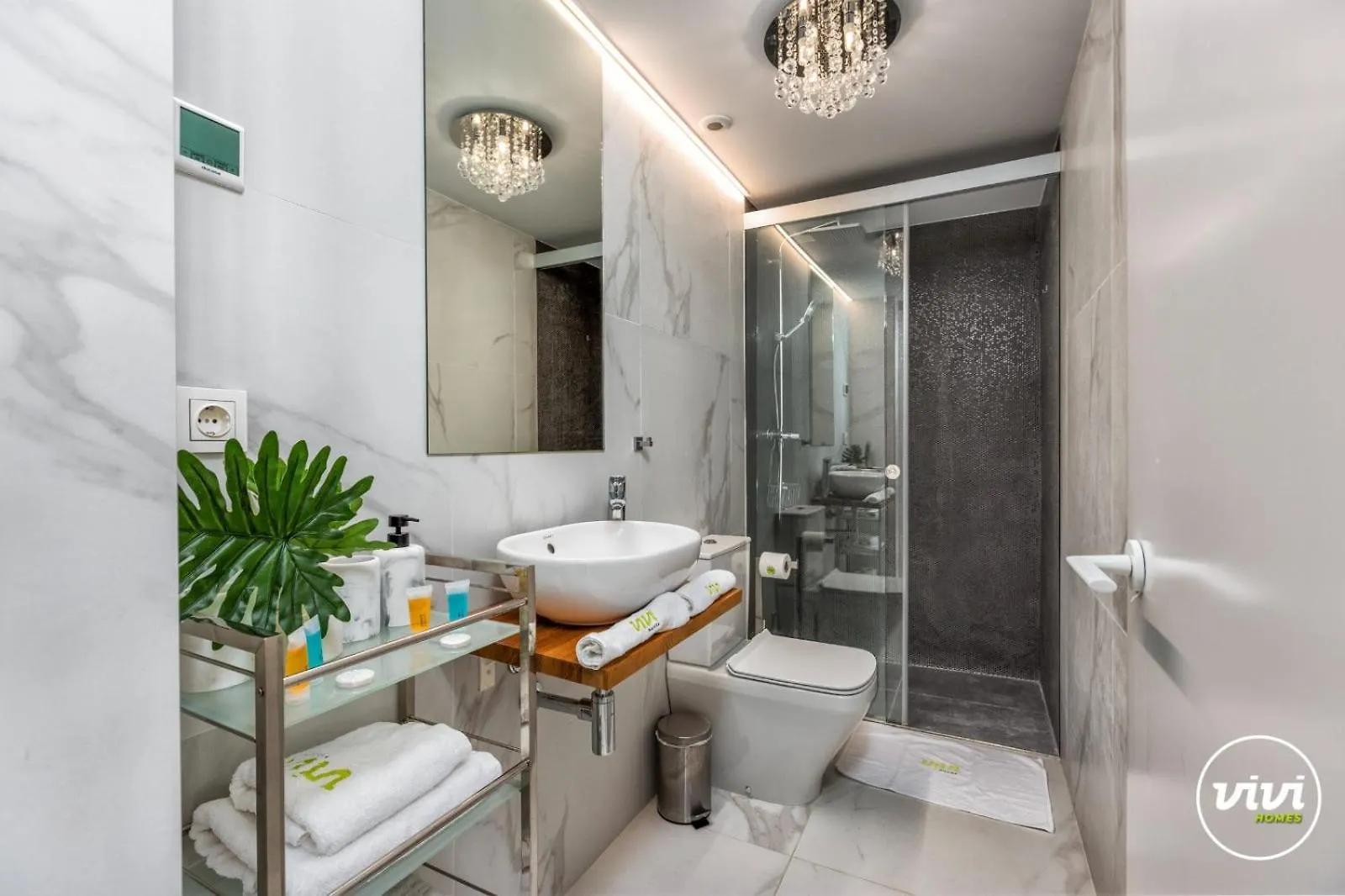 Vivi Homes - Kenzo Pool, Jacuzzi, Terrace & Sea View Fuengirola 0*,  Ισπανία